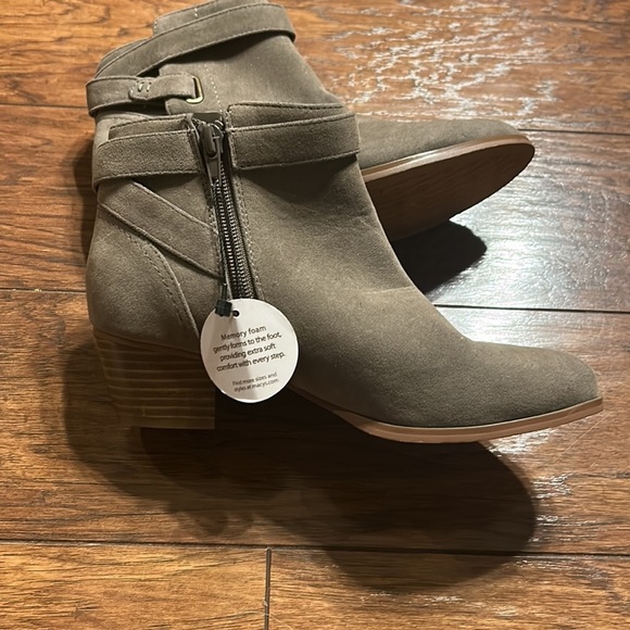 Giani Bernini Women's Ankle Fashion Boots, Memory Foam sole (Grey/Mushroom NWT - Picture 7 of 11